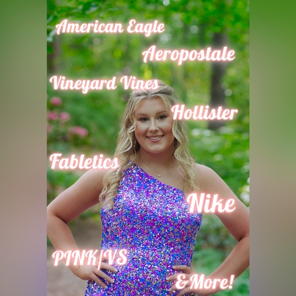 LIVE posh show! Like this post to get notified when I go live :) - Picture 1 of 1